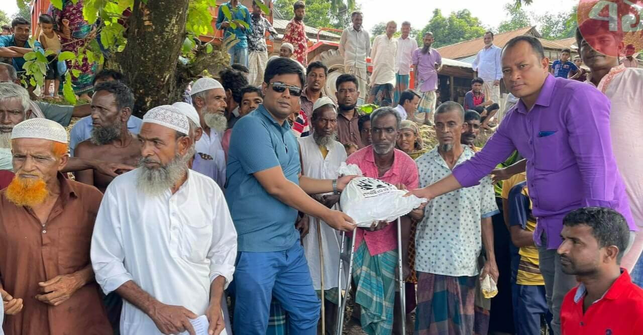 নেত্রকোনায় বন্যার্তদের পাশে মানবিক প্রকৌশলী আবু সুফিয়ান লিমনের নেতৃত্বে পেশাজীবীরা