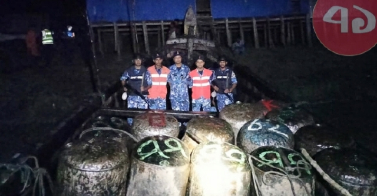 ভোলায় ট্রলার থেকে আড়াই হাজার লিটার সয়াবিন জব্দ