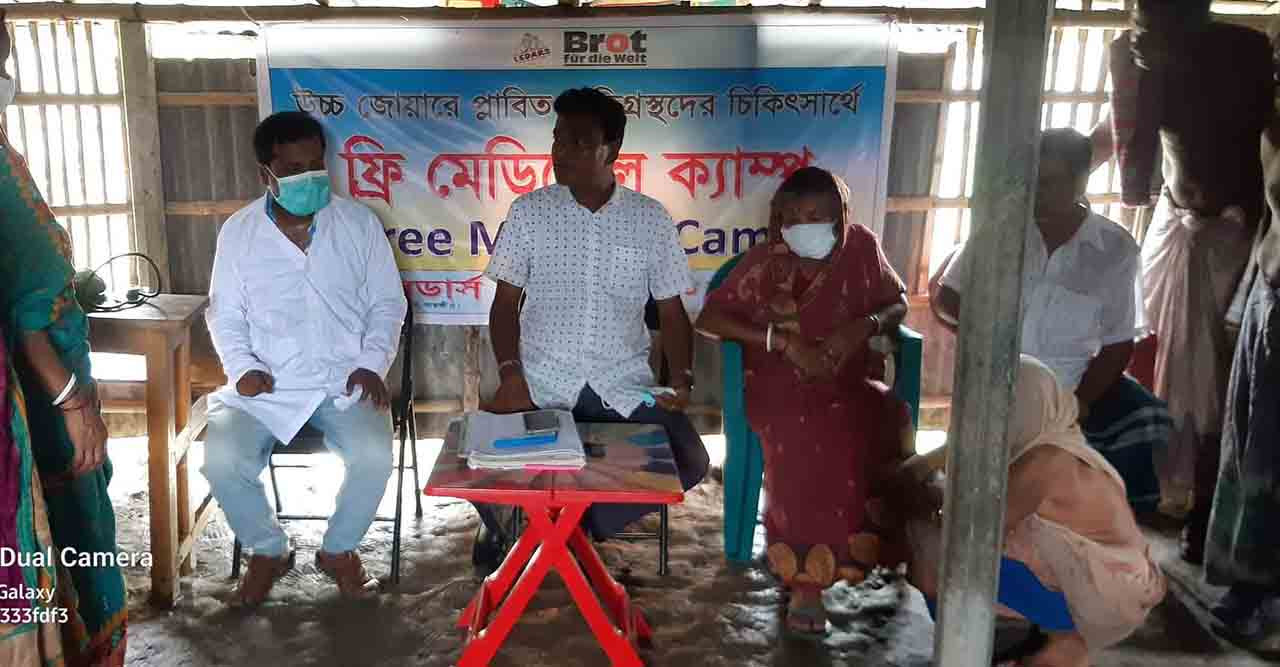 প্লাবিত ক্ষতিগ্রস্থদের মাঝে লিডার্স এর ফ্রি স্বাস্থ্য সেবা