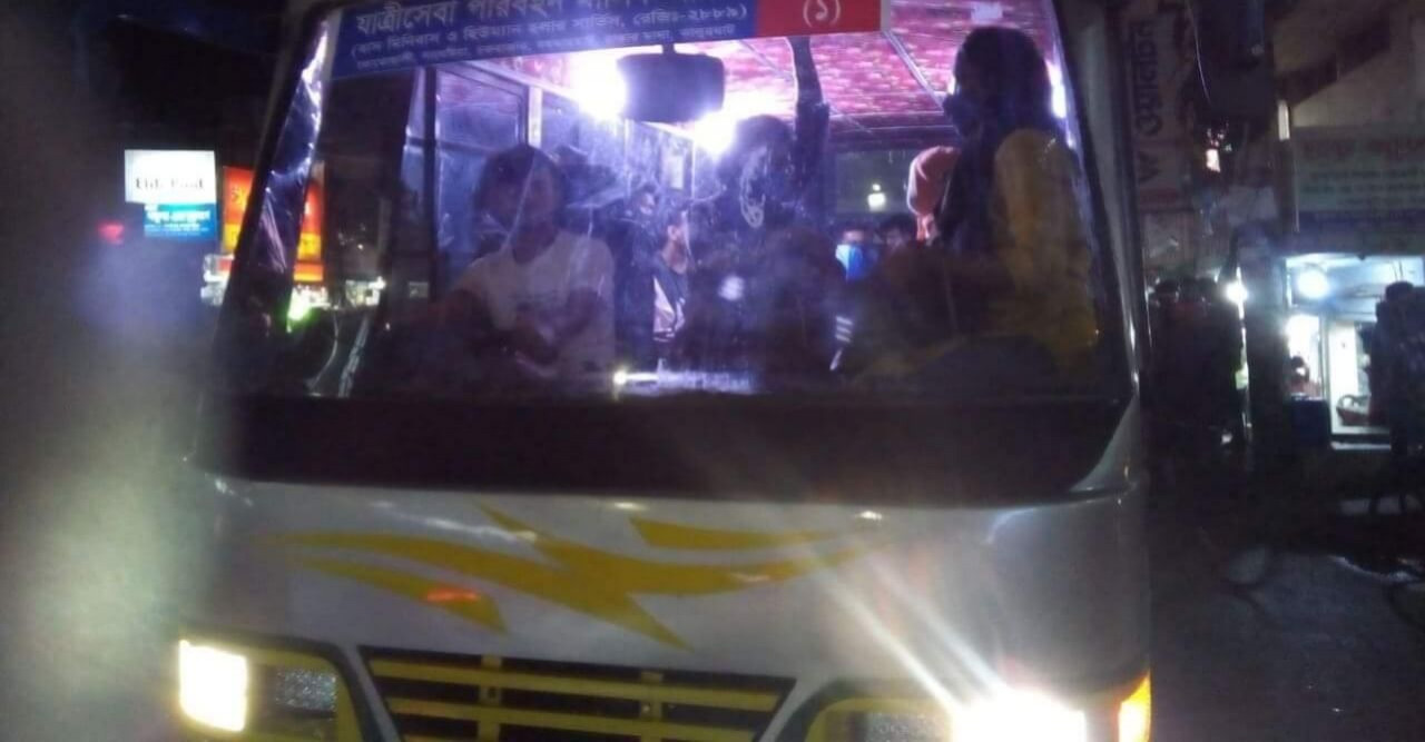 স্টিকার বিহীন চলছে গণপরিবহন; নির্বিকার পুলিশ