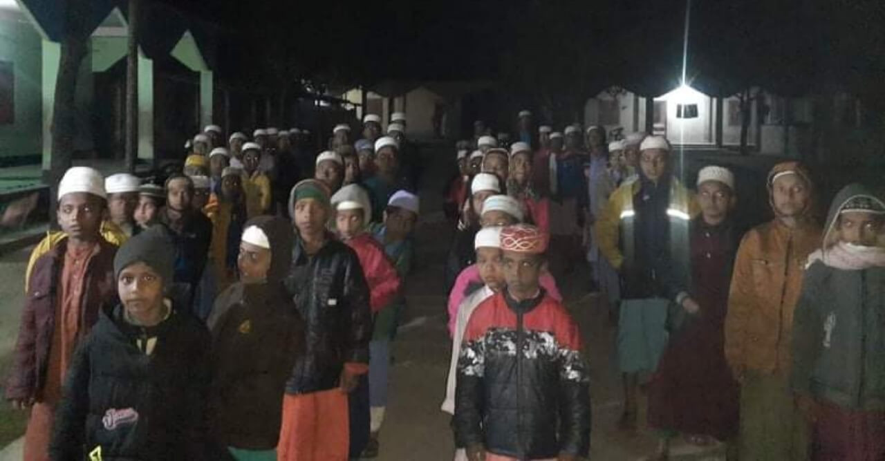 হরিপুরে কালিগঞ্জ হাফেজিয়া মাদ্রাসা ও এতিমখানায় কম্বল বিতরণ