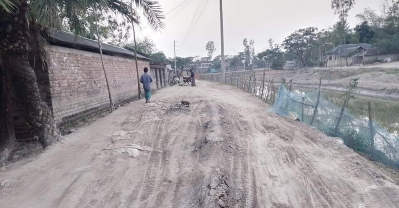 উন্নয়নের ছোঁয়া লাগেনি কৈখালী ২ নং ওয়ার্ডের রাস্তায়