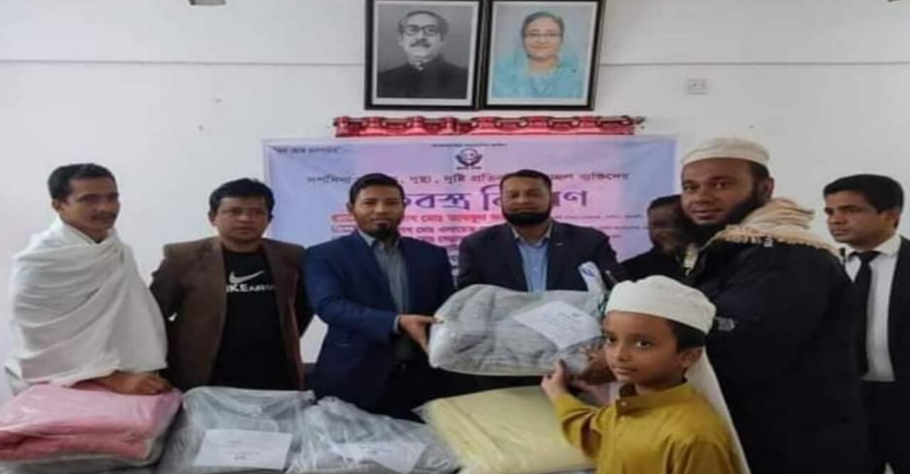 অসহায় মানুষদের যখন আশার আলো নিভে যায়, তখন মানবতার ফেরিওয়ালারা জেগে উঠে