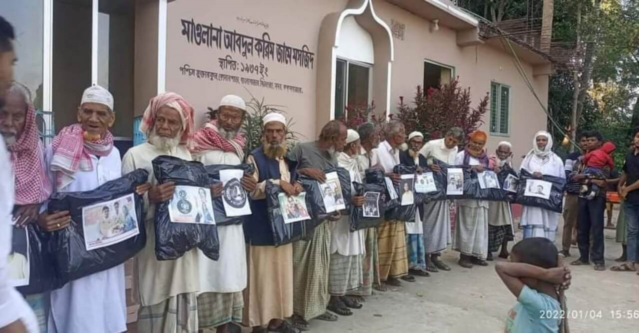 ছাত্রলীগের ৭৪ তম প্রতিষ্ঠা বার্ষীকিতে শীতবস্ত্র বিতরণ