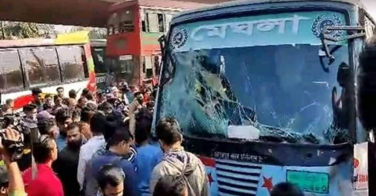 রাজধানীর গুলিস্তানে বাসচাপায় প্রাণ গেল ২ পথচারীর