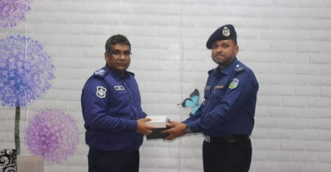 জামালপুর জেলা পুলিশে চালু হলো সার্জেন্টদের জন্য বডি ওর্ন ক্যামেরা