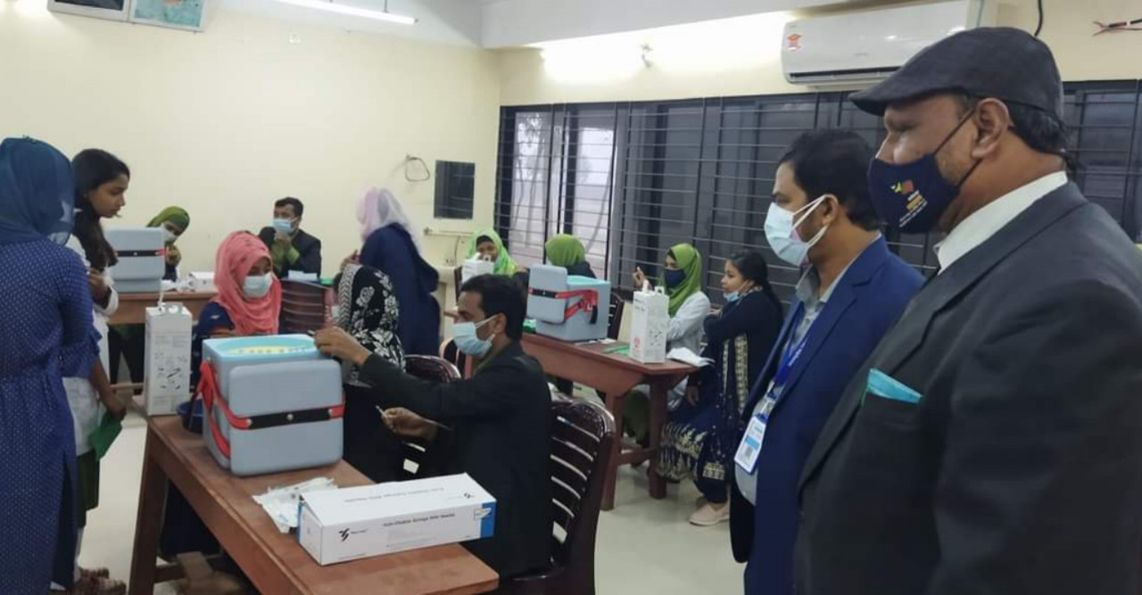 ডোমারে দুই হাজারের অধিক শিক্ষার্থীকে কোভিড-১৯ টিকা প্রদান