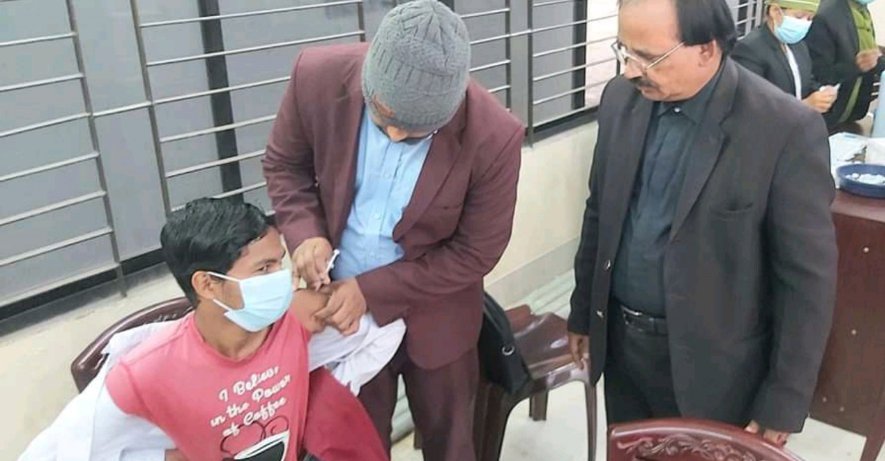 পঞ্চম ধাপে ডোমারে শিক্ষার্থীদের করোনার টিকা প্রদান