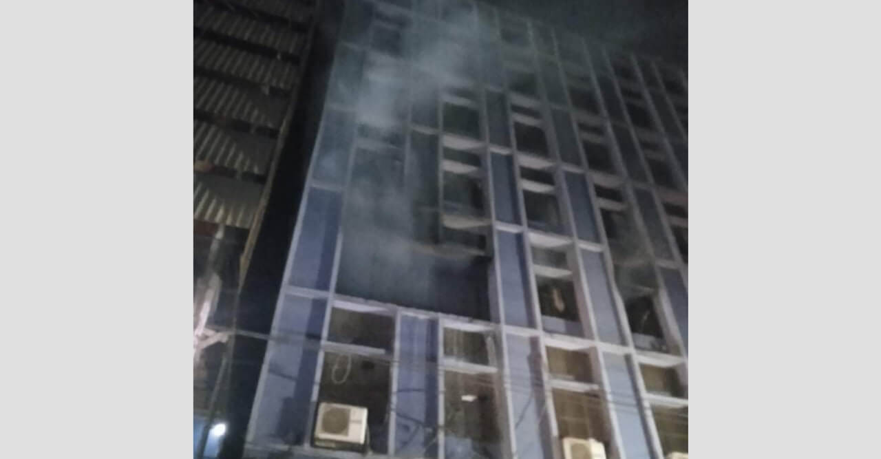 আলম গার্মেন্টসে ভয়াবহ আগুন; নিয়ন্ত্রণে কাজ করছে ৯ টি ইউনিট 