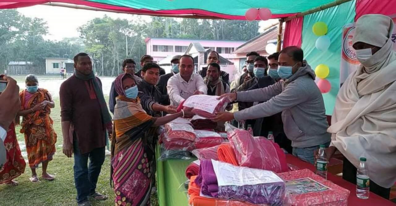 নড়াইলে শীতার্ত মানুষের মাঝে কম্বল ও মাস্ক বিতরণ