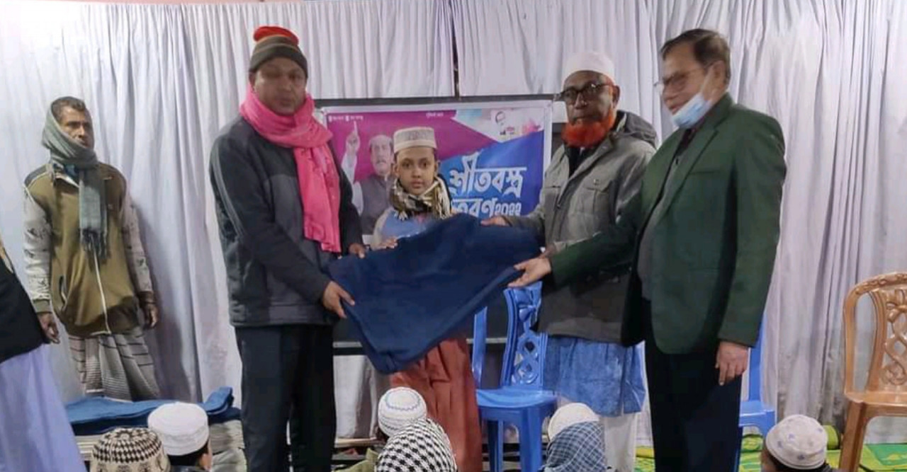 ডোমারে ‘বঙ্গবন্ধু পরিষদ’ এর উদ্যোগে শীতবস্ত্র বিতরণ