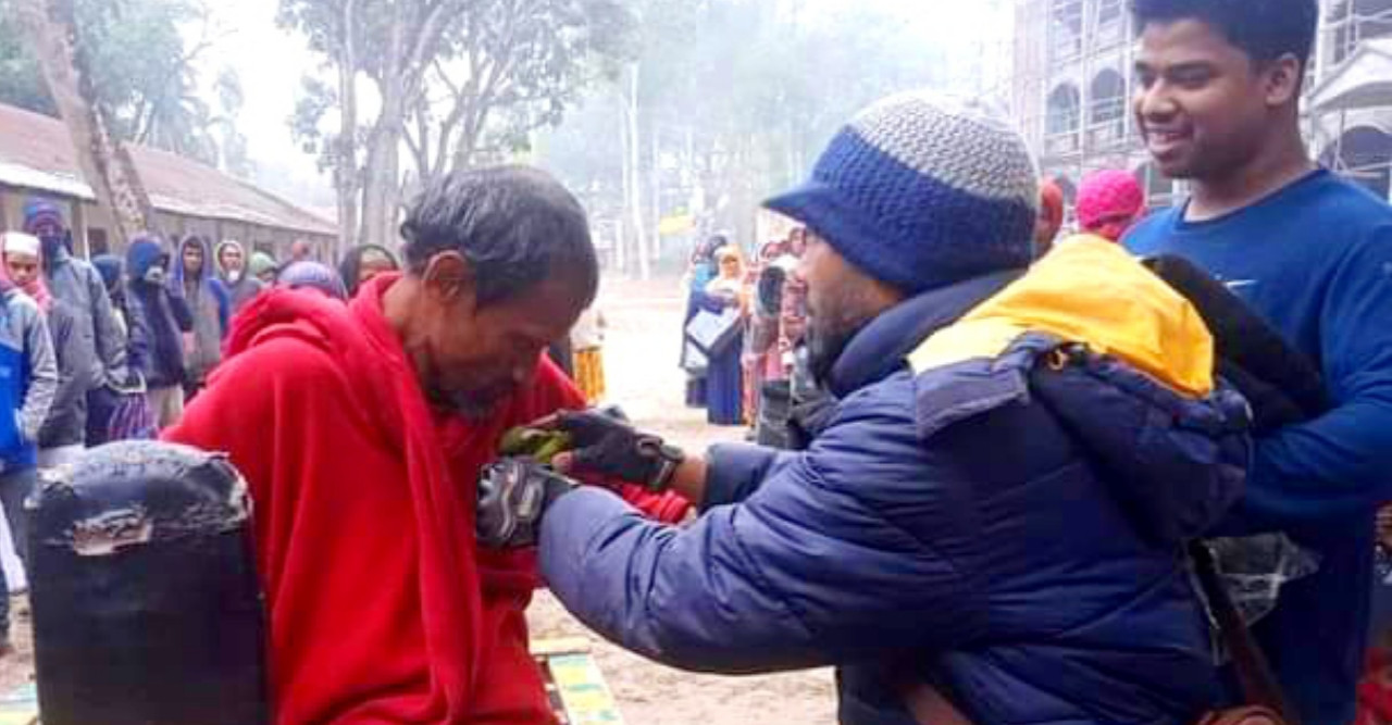 ডোমারে ‘ইউনিভার্সাল এমিটি’ এর উদ্যোগে শীতবস্ত্র বিতরণ