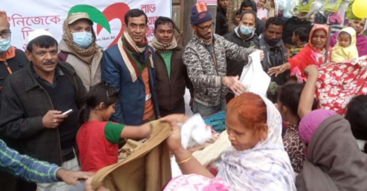 ডোমারে ‘লাভ শেয়ার বিডি’ এর উদ্যোগে শীতবস্ত্র বিতরণ