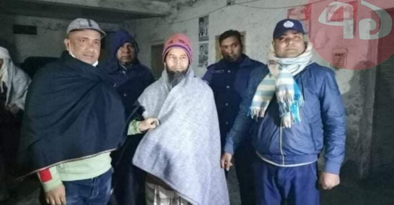 দূর্গাপুর থানার গরীব দুঃখী শীতার্ত মানুষের পাশে দূর্গাপুর থানা পুলিশ