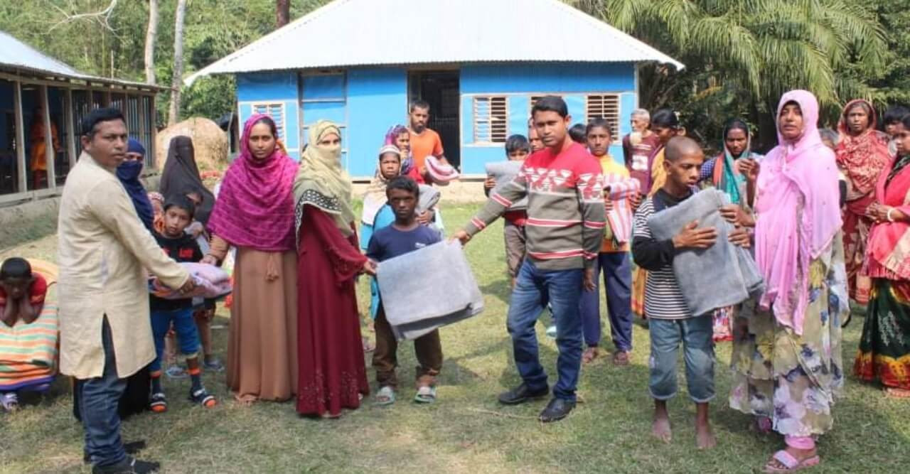 হাড়িদাহ রুপা চৌধূরী প্রতিবন্ধী বিদ্যালয়ের শিক্ষার্থীদের মাঝে কম্বল বিতরণ
