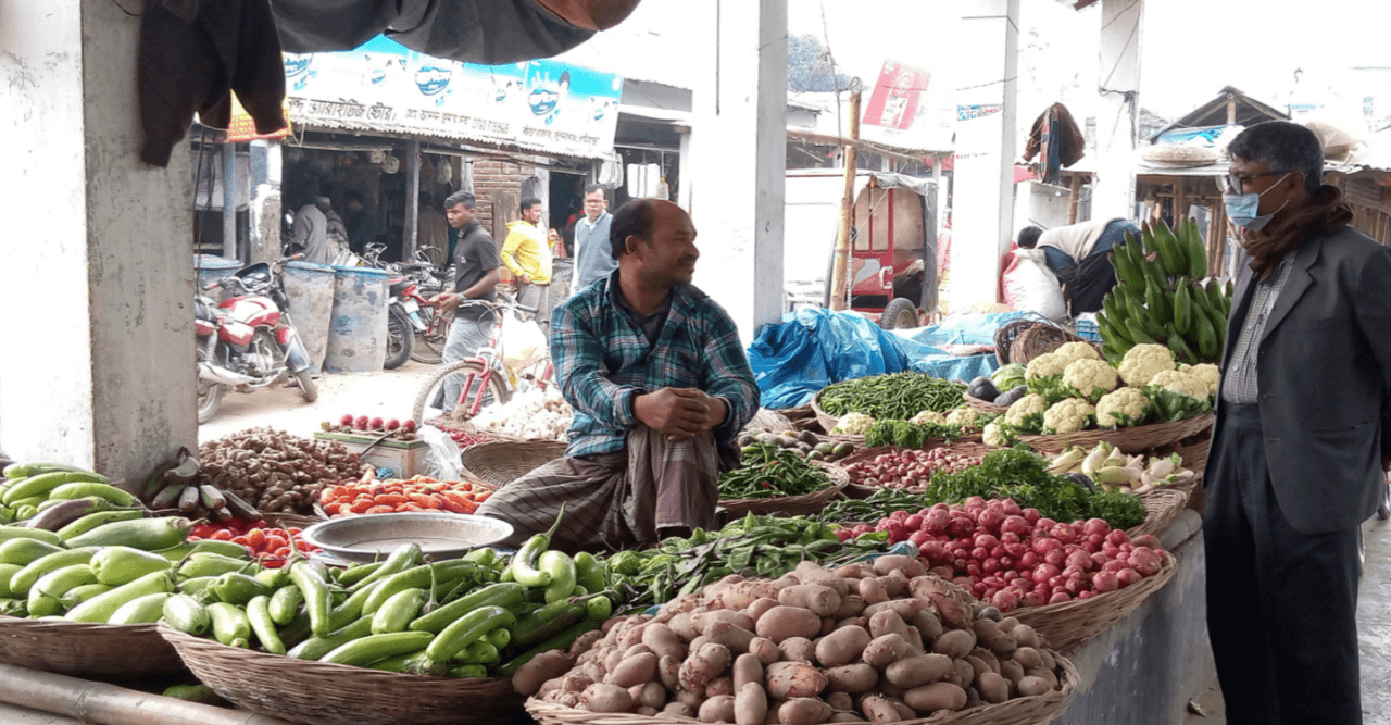 করোনায় বাড়ছে নিত্য প্রয়োজনীয় দ্রব্যাদির দাম