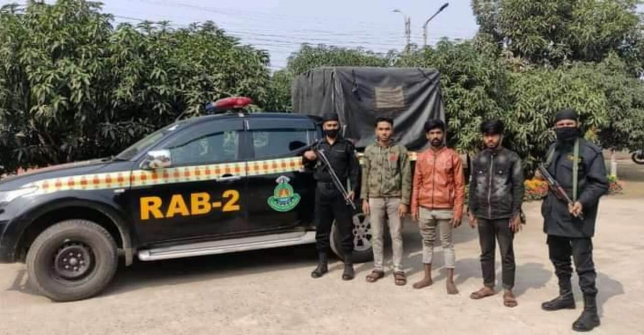 রাজধানীর মোহাম্মদপুরে ২৫৯ বোতল ফেন্সিডিলসহ ৩ জন গ্রেফতার