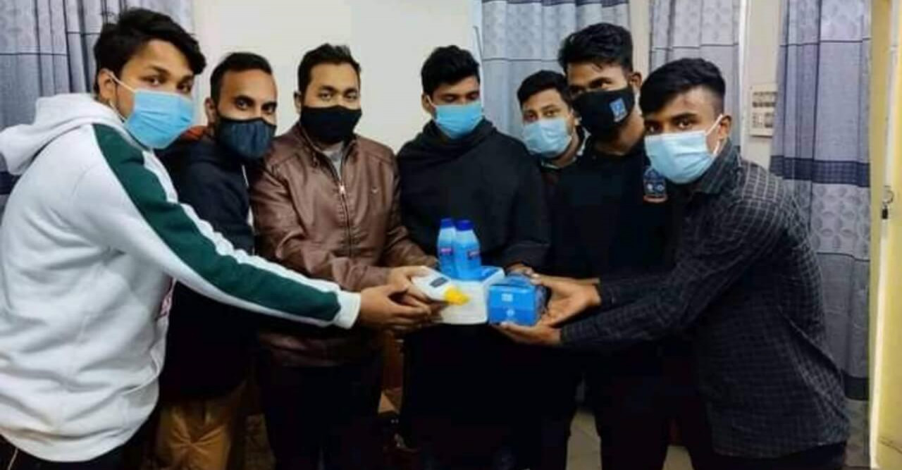 ঢাবির মুক্তিযোদ্ধা হল ছাত্রলীগের  উদ্যোগে করোনা সুরক্ষা সামগ্রী বিতরণ
