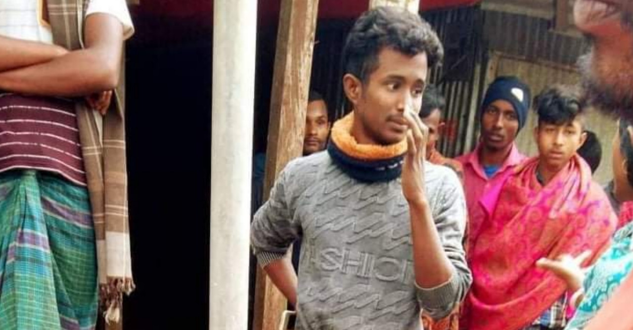 টাকা আদায় করতে শিকলে বেঁধে কলেজ ছাত্রকে  নির্যাতন