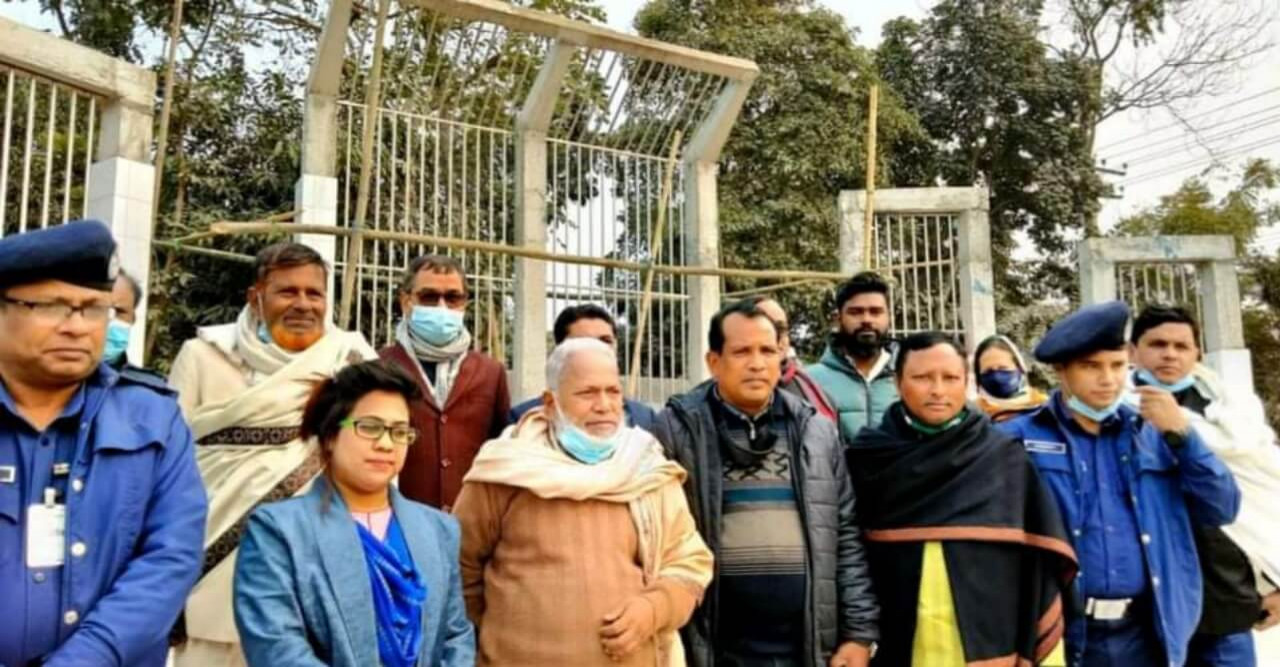 ডোমারে নির্মাণাধীন কেন্দ্রীয় শহীদ মিনার পরিদর্শনে সাংসদ