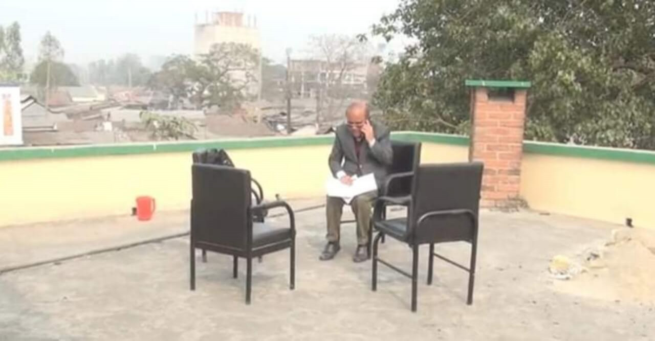 দিনাজপুর বিএডিসি কার্যালয়ে ছাদের উপর অফিস করছেন আ ফ ম আফরোজ আলম!