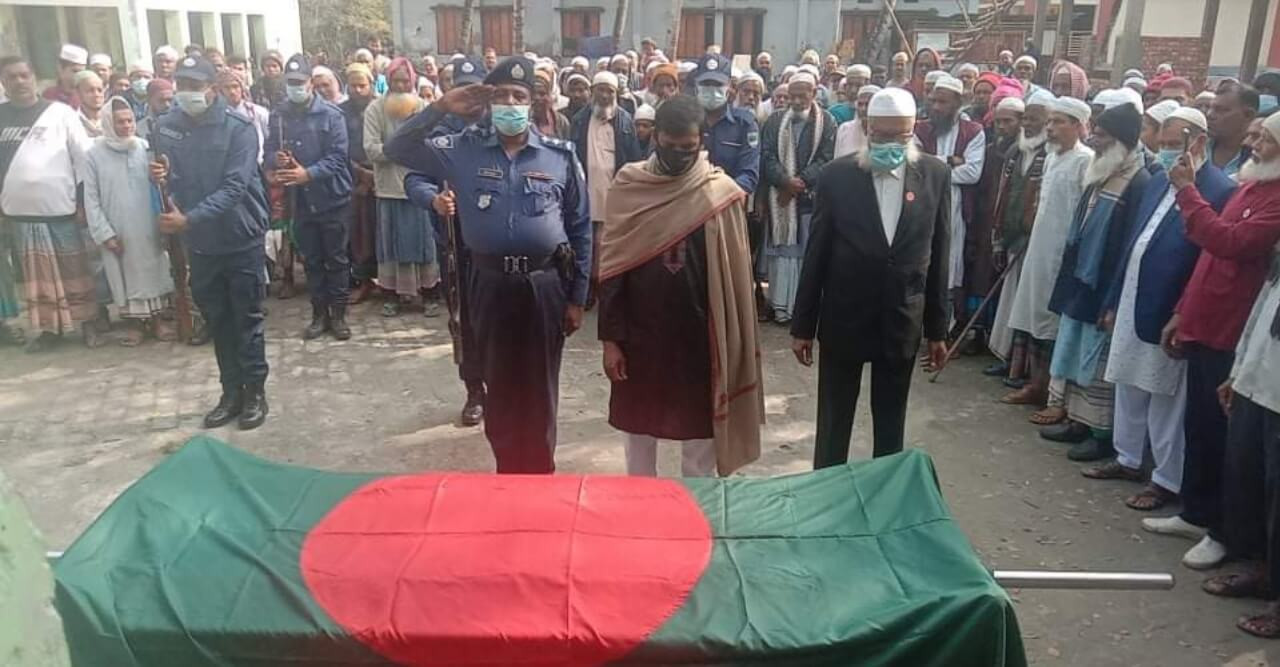 মোল্লাহাটে বীর বিক্রম শেখ হাছান উদ্দিনকে রাষ্ট্রীয় মর্যাদায় দাফন