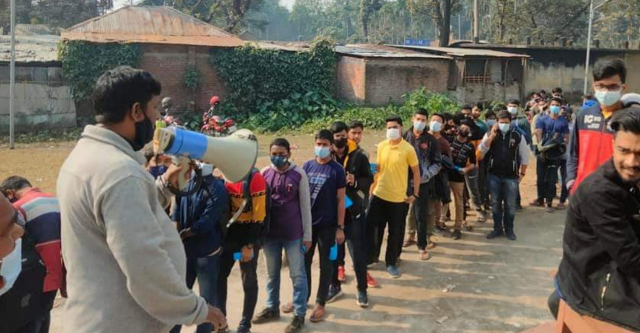 ডোমারে শিক্ষার্থীদের মাঝে ফাইজারের ২য় ডোজের টিকাদান কার্যক্রম শুরু