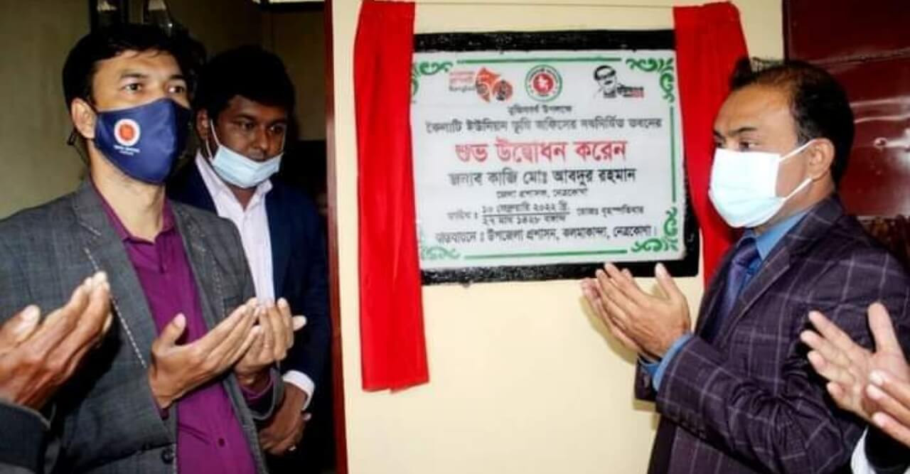 ভূমিহীন ও গৃহহীনদের জন্য আশ্রয়ণ প্রকল্পের গৃহ নির্মাণ কার্যক্রম পরিদর্শন