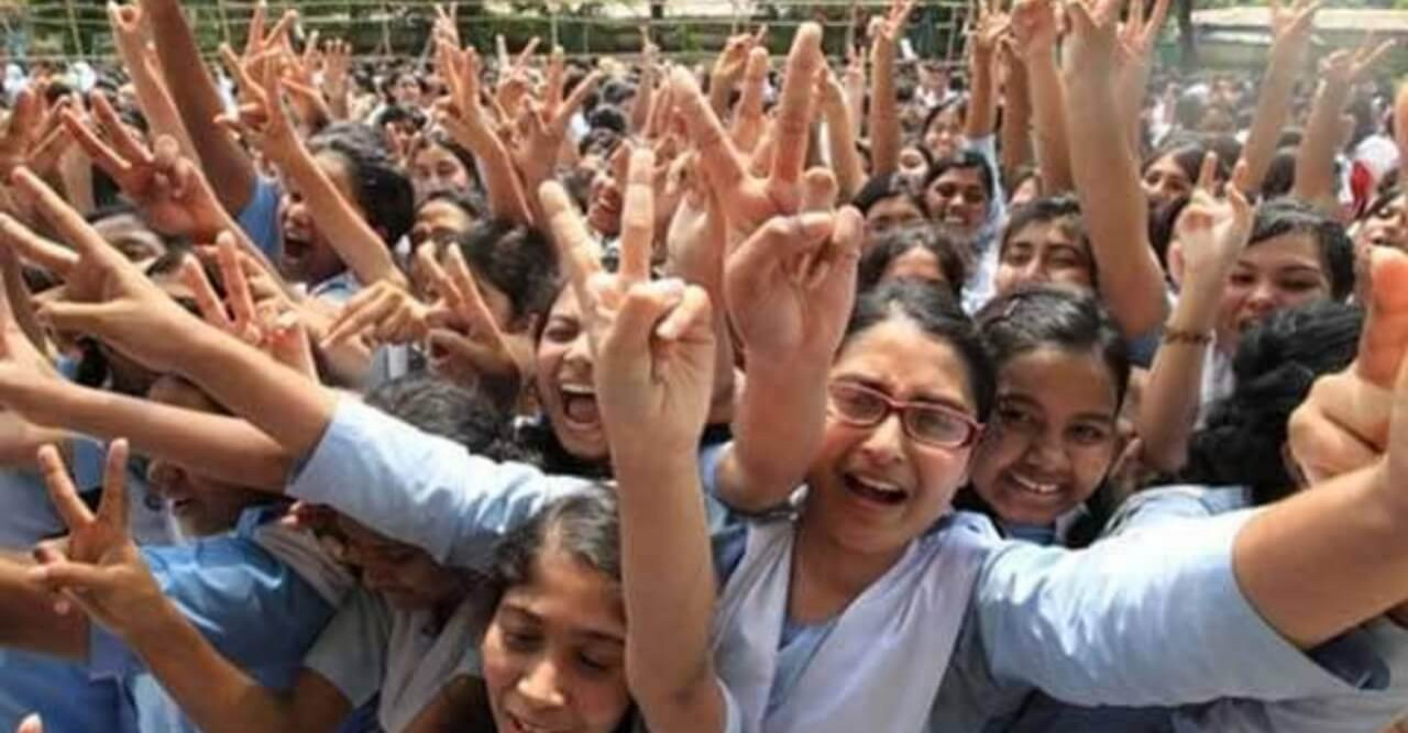 ডোমারে এইচএসসি পরীক্ষায় জিপিএ-৫ পেয়েছে ৪৭ জন