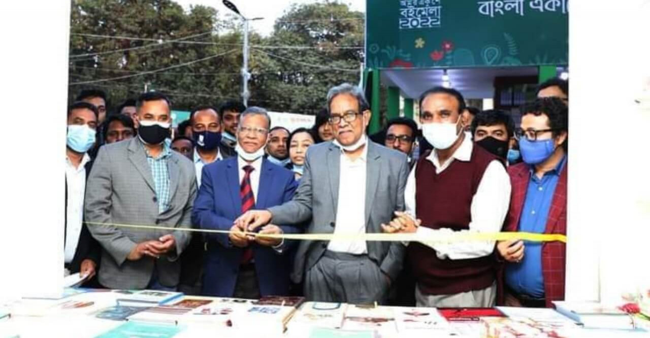 অমর একুশে বইমেলায় জগন্নাথ বিশ্ববিদ্যালয় স্টলের উদ্বোধন