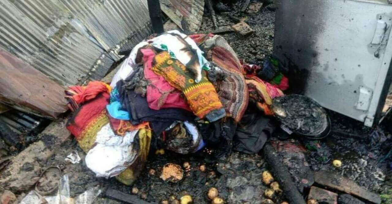 নীলফামারীতে কারেন্টের আগুনে ১৬ টি ঘর পুরে ছাই