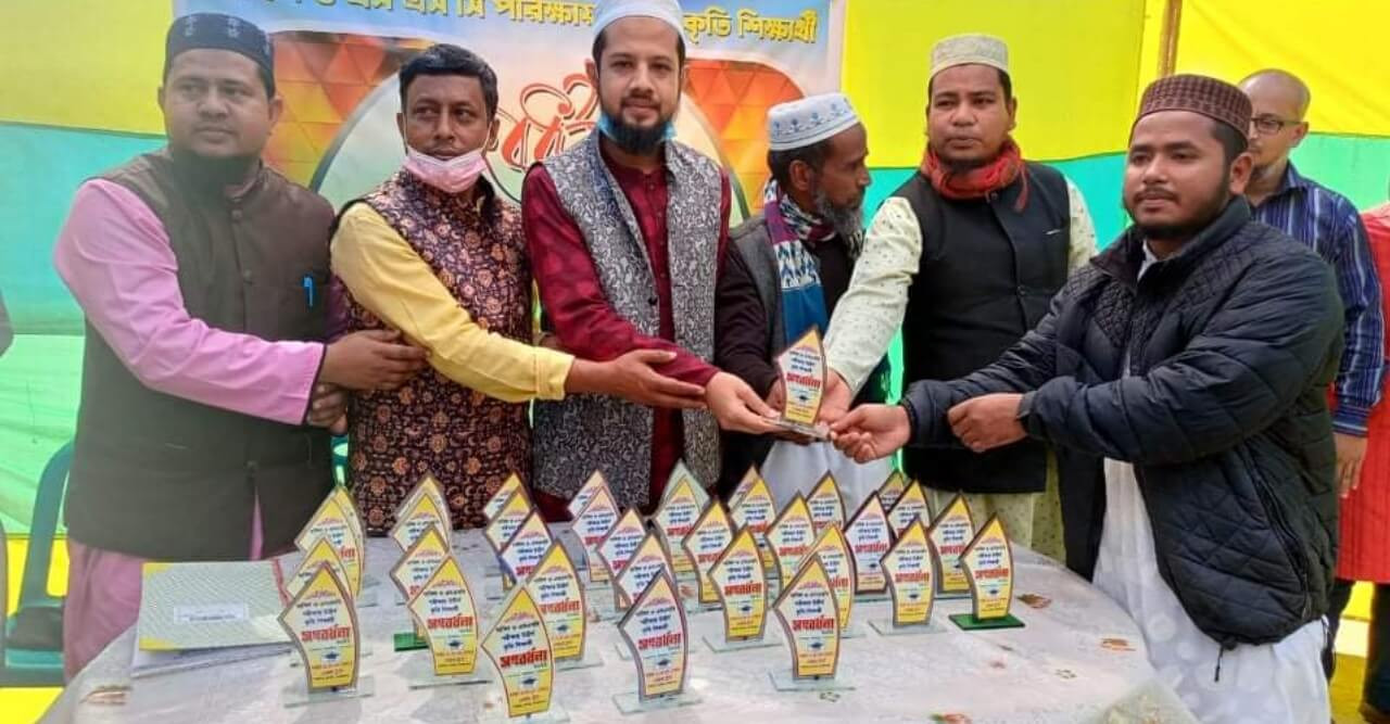 গোলাম মোস্তফা ট্রাস্টের উদ্যোগে শিক্ষার্থীদের সংবর্ধনা প্রদান