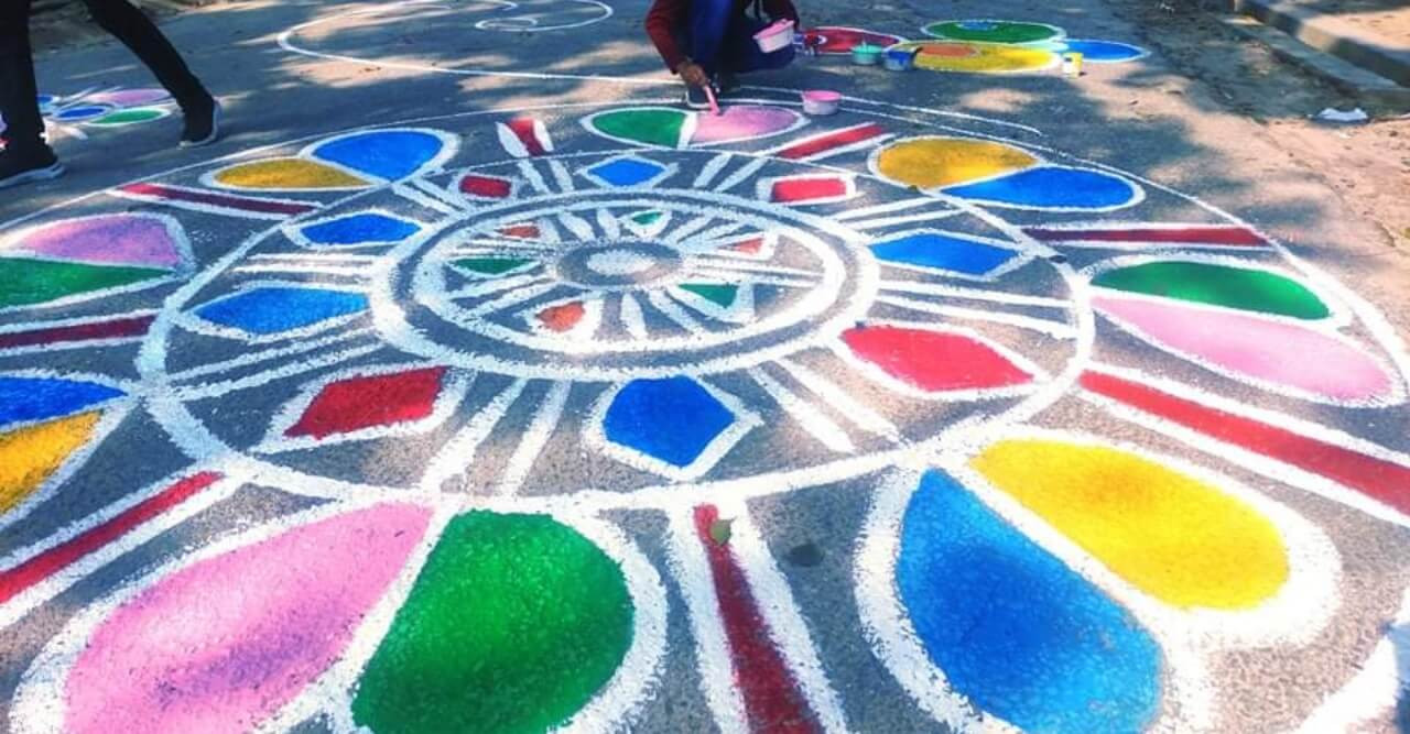 ঠাকুরগাঁওয়ে ক্ষণস্থায়ী লোকশিল্পে মাধ্যমে ভাষা শহীদদের প্রতি শ্রদ্ধা ও সম্মান