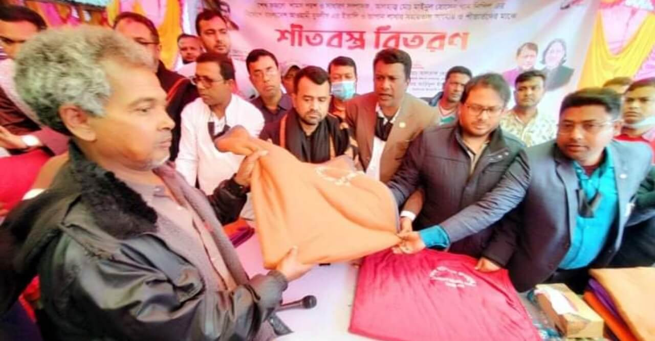 ঠাকুরগাঁওয়ে ভাষা শহীদদের স্মরণে যুবলীগের ৪'শত শীতবস্ত্র বিতরণ