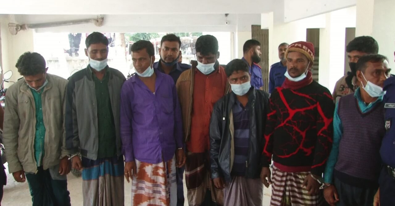 ভোলায় স্কুল শিক্ষক রাজনীতিবীদসহ ২০ জুয়াড়ি আটক
