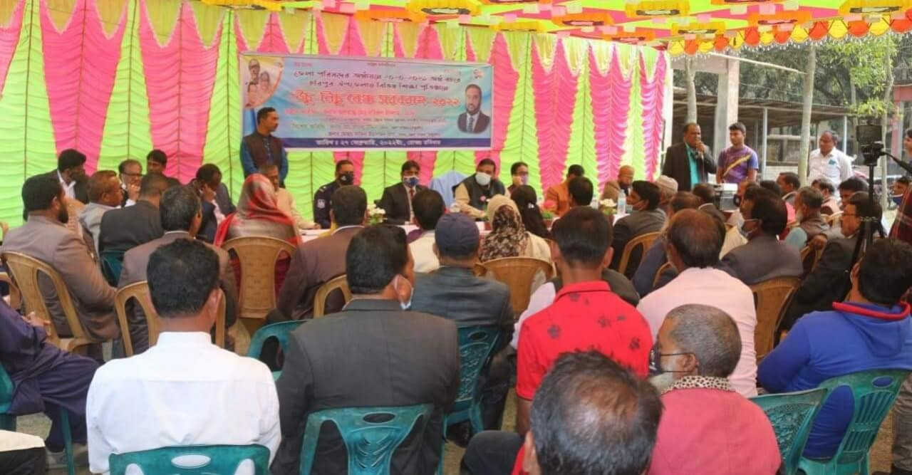 হরিপুরে বিভিন্ন শিক্ষা প্রতিষ্ঠানে বেঞ্চ বিতরণ করলেন এমপি দবিরুল