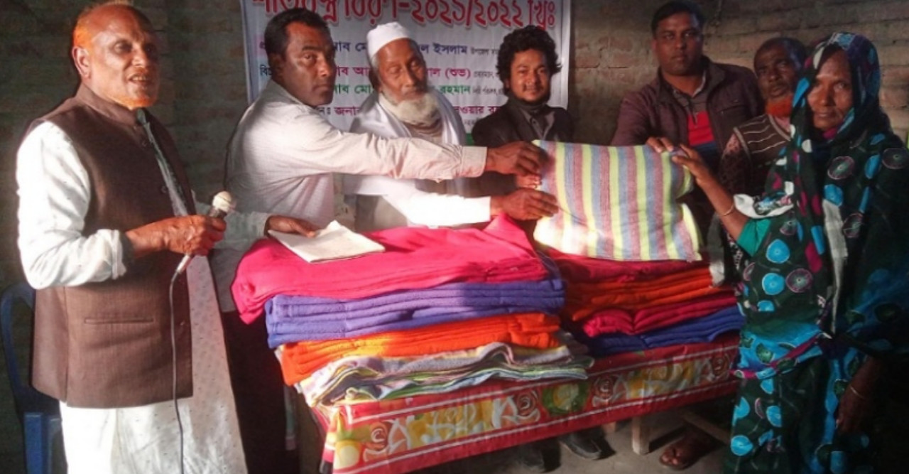 ডোমারে শীতবস্ত্র বিতরণ অনুষ্ঠিত