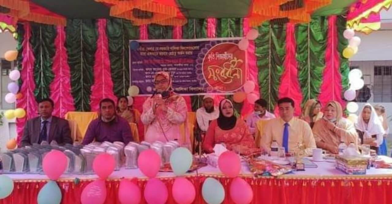 সাতক্ষীরার  বিদ্যালয়গুলোর মধ্যে একাধারে নবারুণ উচ্চ বালিকা বিদ্যালয় ছয়বার শ্রেষ্ঠত্ব অর্জন কৃতি শিক্ষার্থীদের সংবর্ধনা।