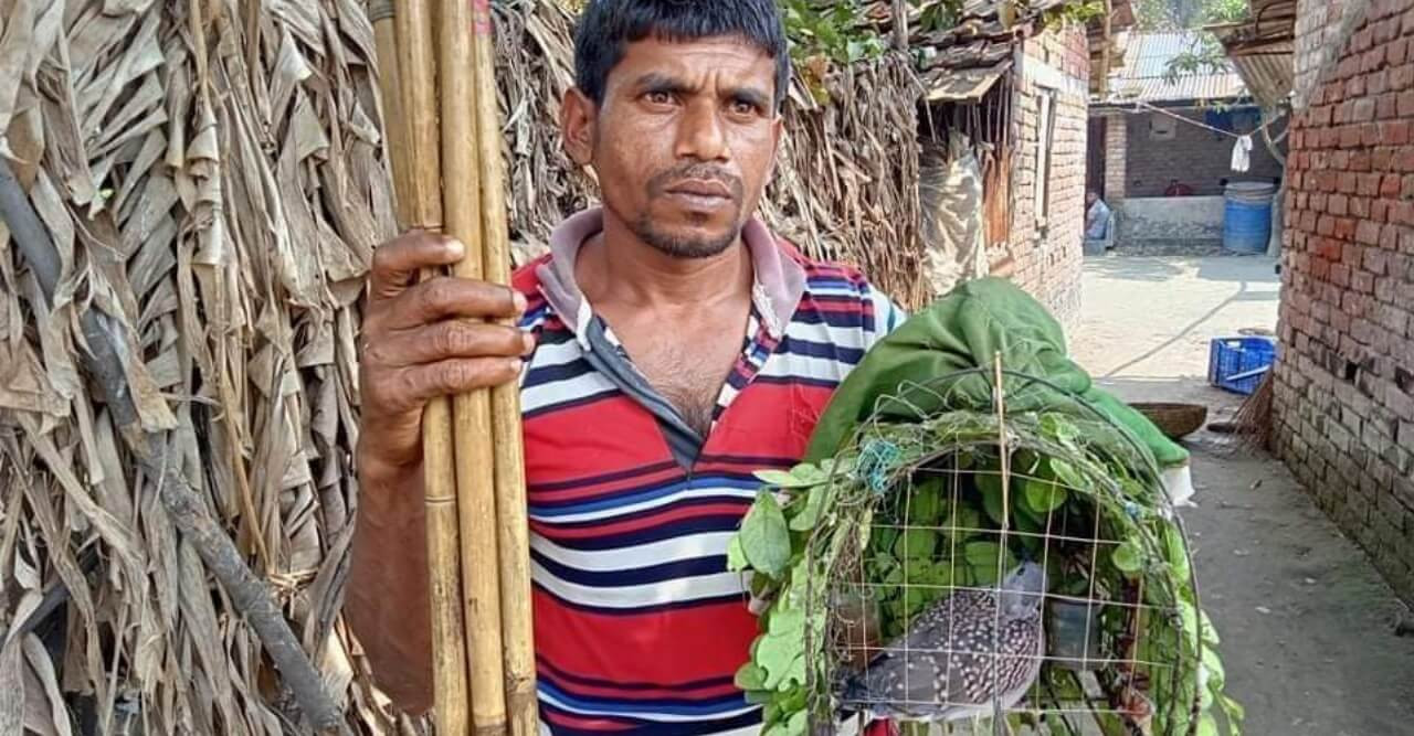 ডুমুরিয়া থেকে পাখি শিকারি কে হাতেনাতে আটক