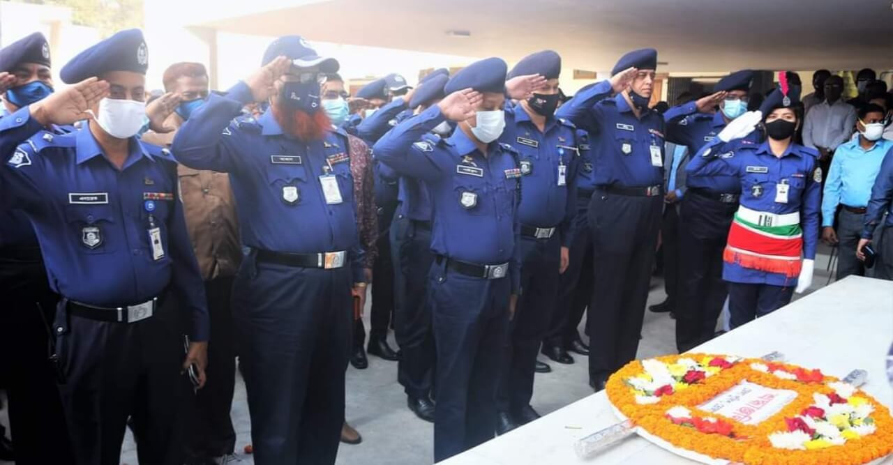 ’ঐতিহাসিক ৭ই মার্চ’ - ভোলায় বঙ্গবন্ধুর প্রতিকৃতিতে শ্রদ্ধা নিবেদন