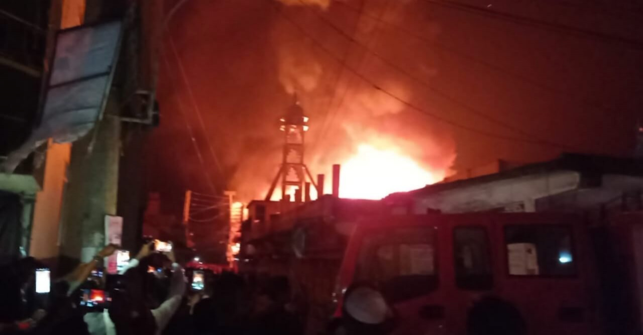 বরগুনা শহরে ভয়াবহ আগুন