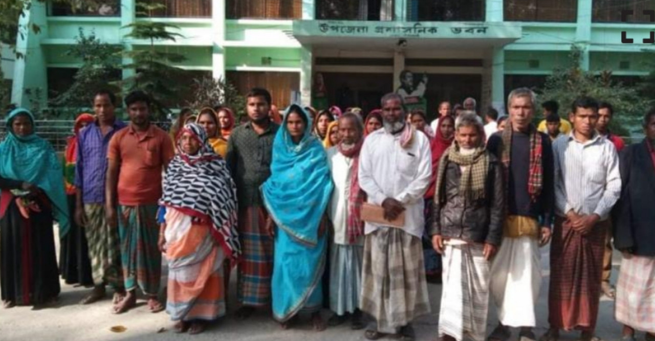 ডোমারে কর্মসৃজনের তালিকাভুক্ত শ্রমিকদের বাদ দিয়ে নতুন শ্রমিক নেয়ার অভিযোগ