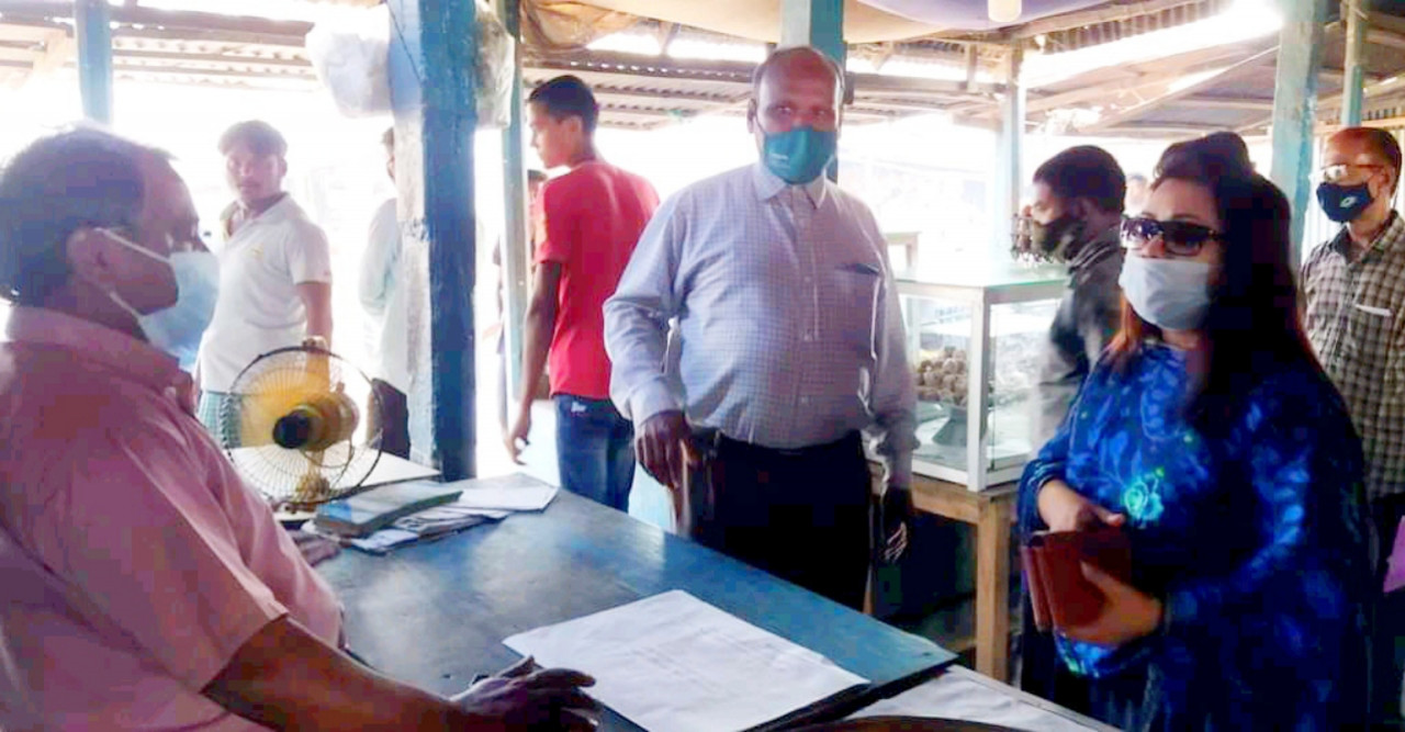 বসুনিয়া হাটে দুই হোটেল মালিককে জরিমানা