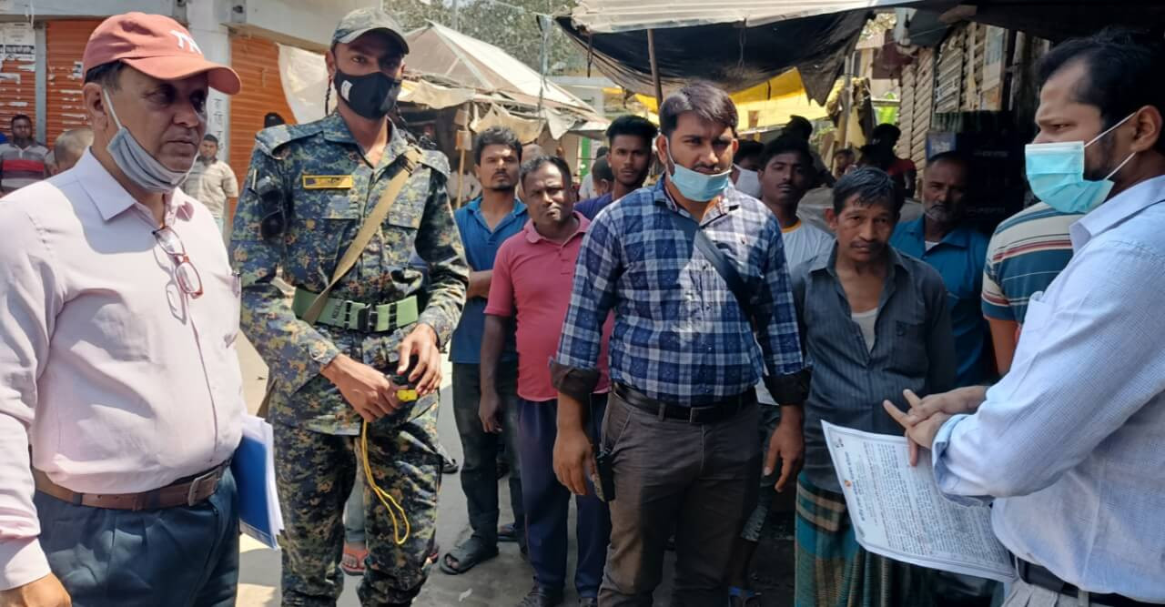 নড়াইলের কালিয়ায় তিন ব্যাবসায়ীকে ভ্রাম্যমাণ আদালতের জরিমানা