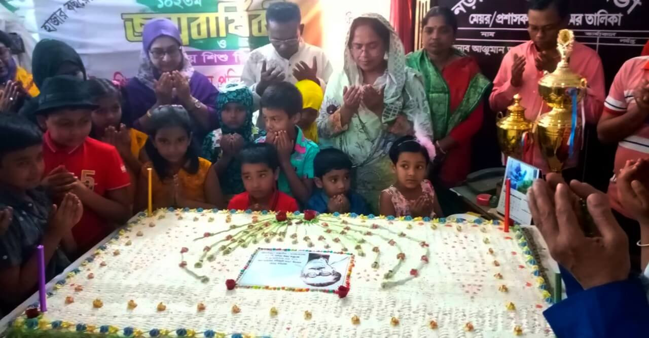১০২পাউন্ড ওজনের কেক কেটে বঙ্গবন্ধুর জন্মবার্ষিকী পালন