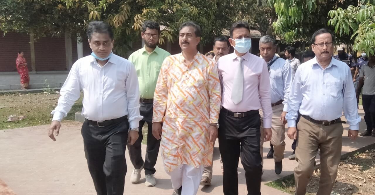 দিনাজপুরে ঐতিহাসিক কান্তজীউ মন্দির পরিদর্শনে  ট্যুরিস্ট পুলিশ অতিরিক্ত আইজিপি