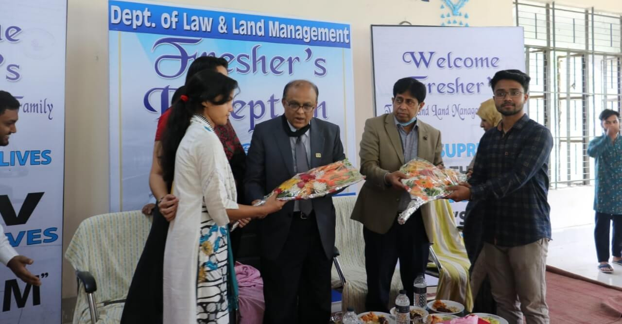 নবীনদের পদচারণায় মুখরিত ইবি ক্যাম্পাস