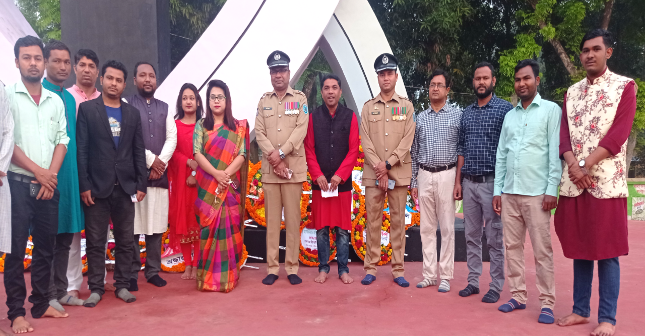 ডোমারে বাংলাদেশ প্রেসক্লাব’র পুষ্পার্ঘ্য অর্পণ