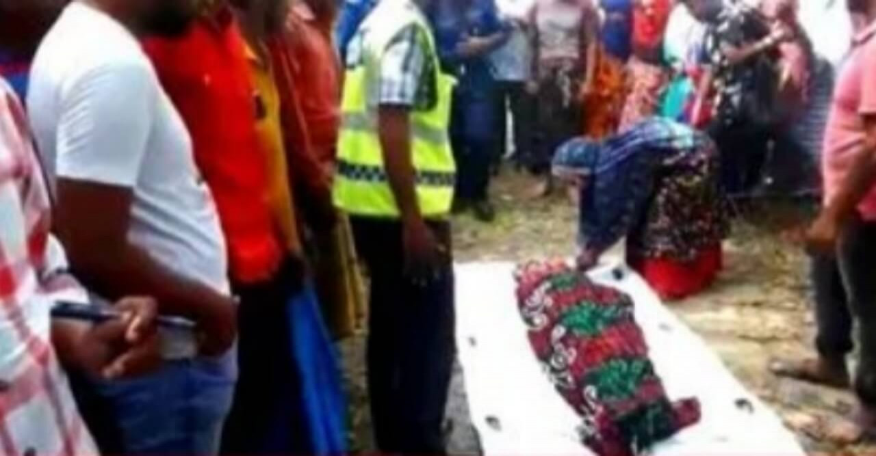 সাতক্ষীরা কলারোয়া উপজেলা ১৭ বছরের এক কিশোরীর লাশ উদ্ধার