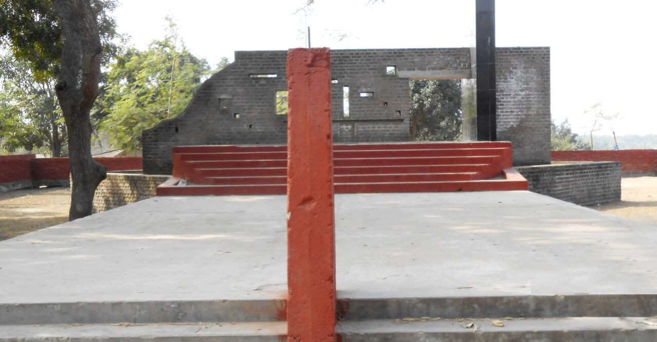 বধ্যভূমির পাশে পতিতালয় ; মাদকসেবিদের অভয়ারণ্যে !